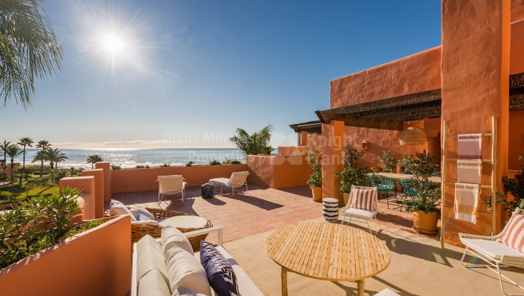Beachfront duplex penthouse next to three golf courses - Duplex Penthouse for sale in Los Monteros, Marbella East