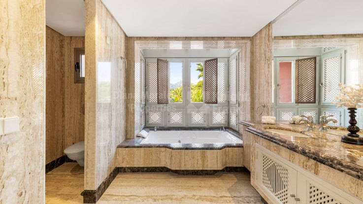 Beachfront duplex penthouse next to three golf courses - Duplex Penthouse for sale in Los Monteros, Marbella East