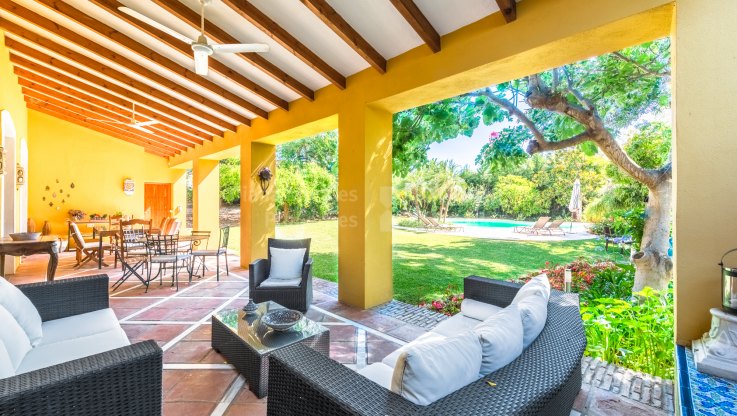 Villa opposite El Paraiso Golf Course - Villa for sale in El Paraiso, Estepona