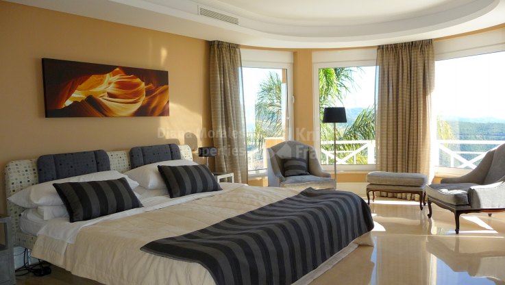 Luxury Villa with Impressive Panoramic Views - Villa for sale in Los Altos de los Monteros, Marbella East