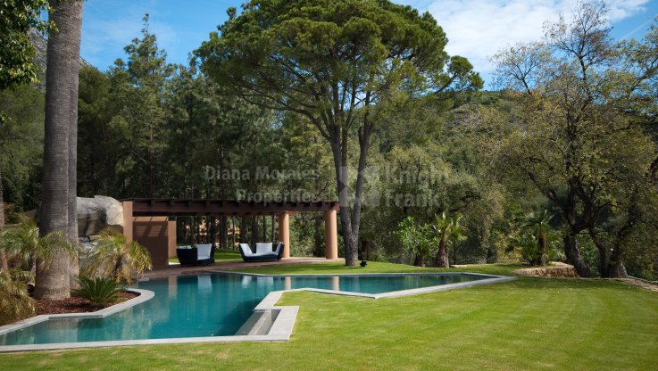 Villa exclusiva en prestigiosa urbanización - Villa en venta en Cascada de Camojan, Marbella Milla de Oro