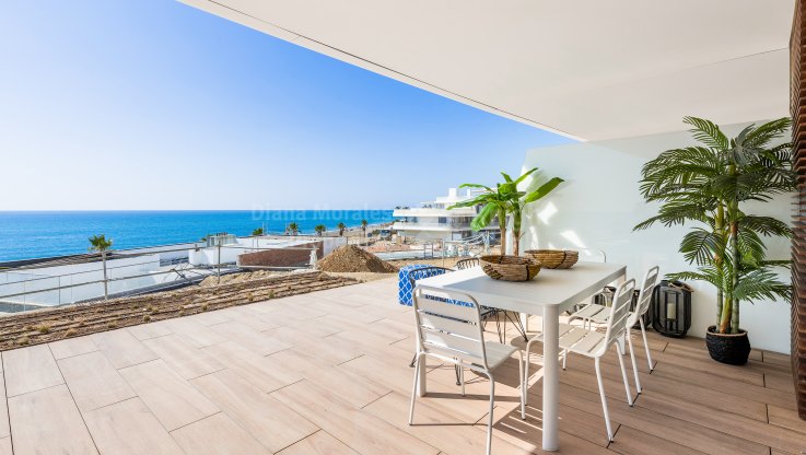 Пентхаус в отличном месте на первой линии пляжа - Апартамент на продажу в Estepona Playa, Эстепона