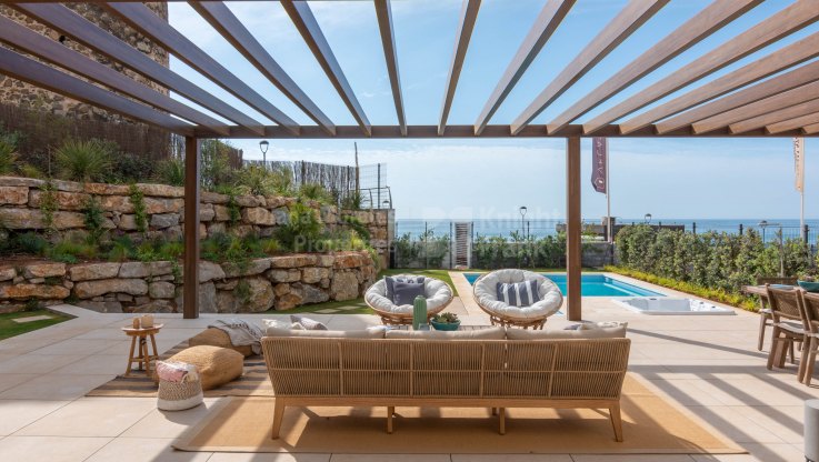 Fabuloso bajo con jardín privado en primera línea de mar - Apartamento Planta Baja en venta en Nueva Milla de Oro, Estepona