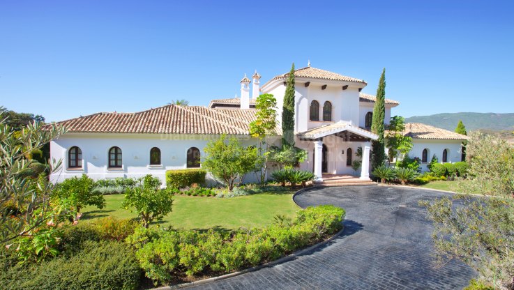 Preciosa propiedad integrada en la naturaleza - Villa en venta en La Zagaleta, Benahavis
