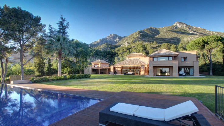 Cascada de Camojan, Refined villa rental in sought-after location