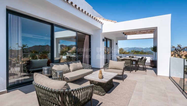 Townhouse in a beautiful location with panoramic views - Semi Detached House for sale in La Mairena, Marbella East