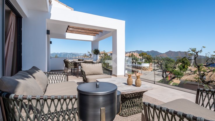 Casa adosada en un precioso paraje con vistas panorámicas - Pareado en venta en La Mairena, Marbella Este