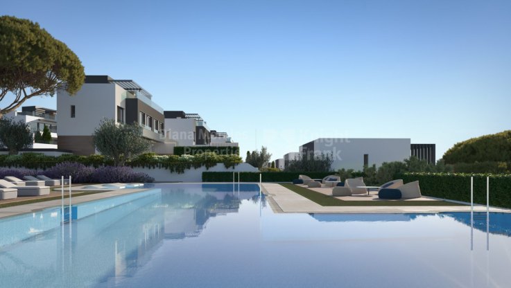 Gut gelegene Doppelhaushälfte - Doppelhaushälfte zum Verkauf in Atalaya Golf, Estepona