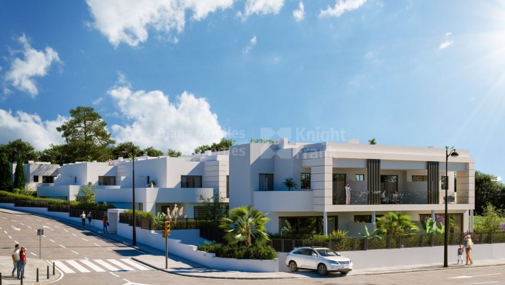 Casa adosada de 3 dormitorios en urbanización cerrada - Adosado en venta en Cancelada, Estepona