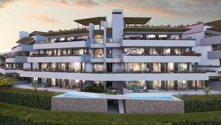 Bajo con jardín y piscina privada con vistas panorámicas - Apartamento Planta Baja en venta en Las Colinas de Marbella, Benahavis