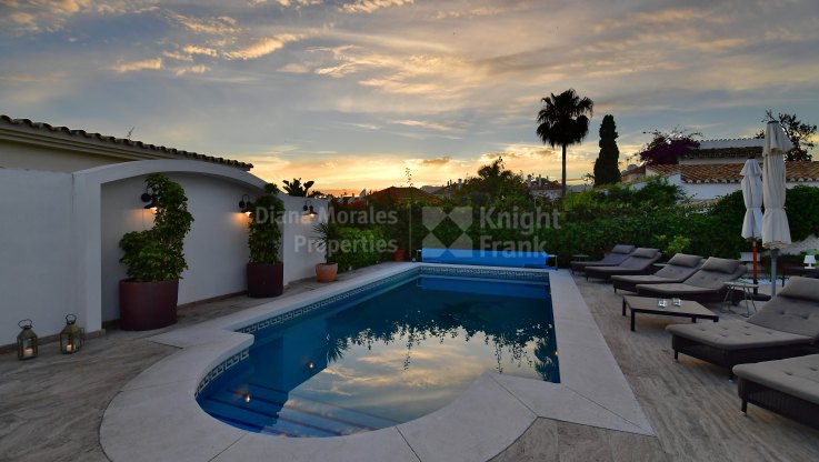 Häuser nur ein paar Meter vom Strand entfernt - Villa zur Miete in Las Chapas, Marbella Ost