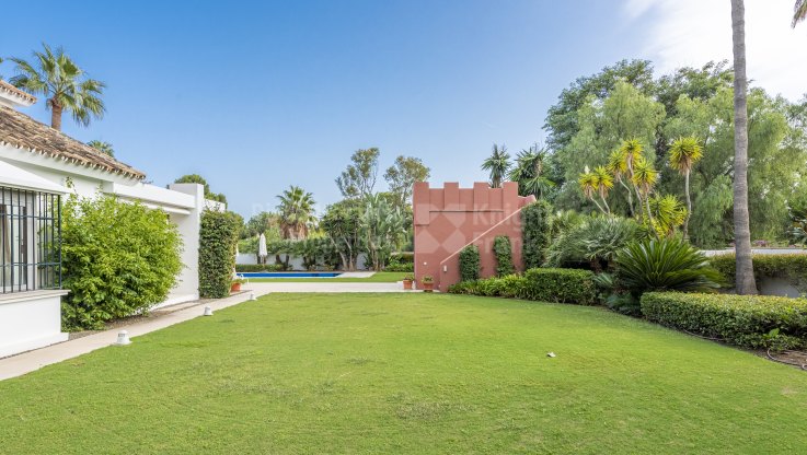 Villa de alta calidad en la playa de Paraíso Barronal - Villa en venta en Paraiso Barronal, Estepona