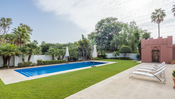High quality villa in beachside position of Paraiso Barronal - Villa for sale in Paraiso Barronal, Estepona