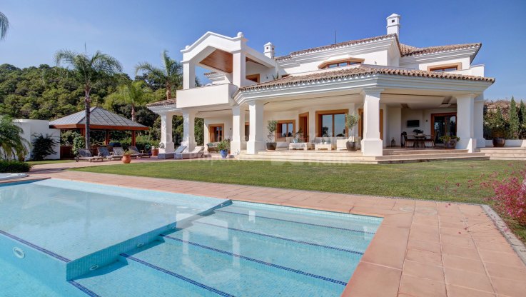 Marbella Club Golf Resort, Frontline golf villa with golf and sea views