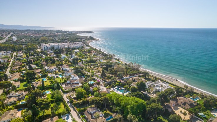 Residencia junto a la playa en la Nueva Milla de Oro - Villa en venta en Paraiso Barronal, Estepona