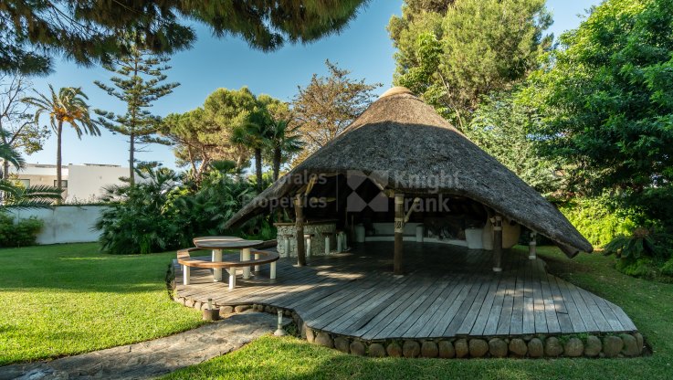 Residencia junto a la playa en la Nueva Milla de Oro - Villa en venta en Paraiso Barronal, Estepona