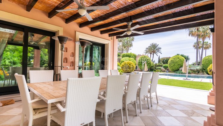 Second line beach residence in the New Golden Mile - Villa for sale in Paraiso Barronal, Estepona