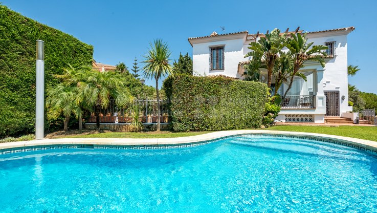 Villa en El Rosario con vistas al mar - Villa en venta en El Rosario, Marbella Este