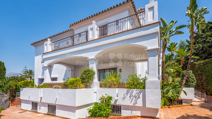 Villa in El Rosario mit Meerblick - Villa zum Verkauf in El Rosario, Marbella Ost