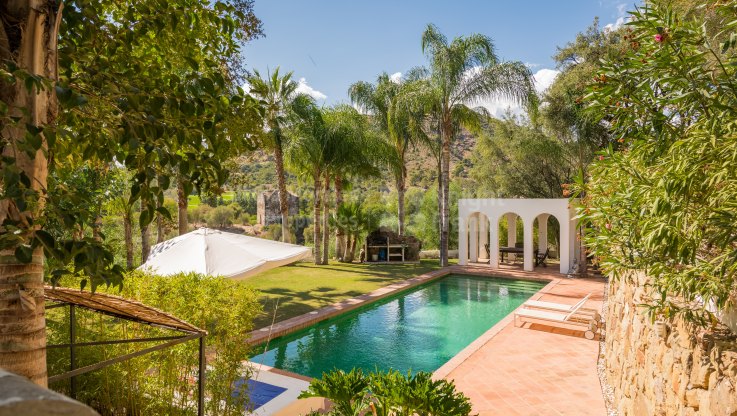 Fusion von Tradition und Komfort - Villa zum Verkauf in Puerto del Almendro, Benahavis