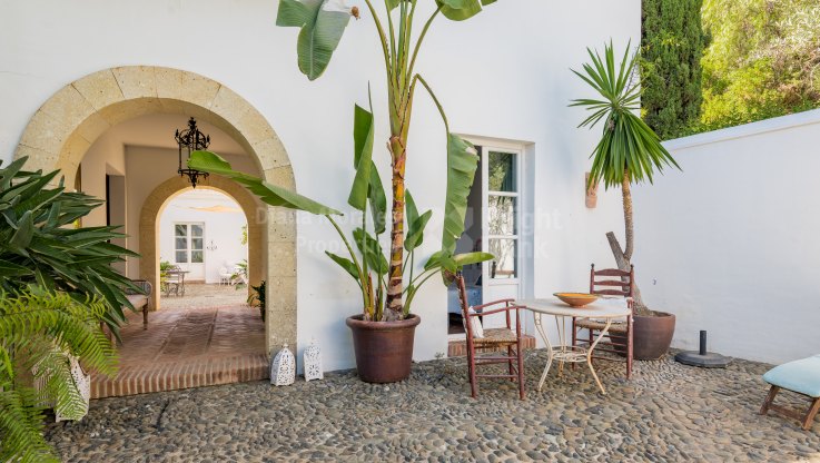 Fusion von Tradition und Komfort - Villa zum Verkauf in Puerto del Almendro, Benahavis