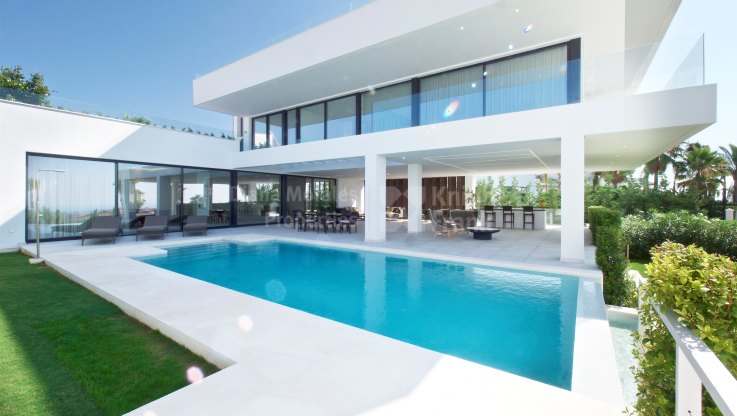 Совершенно новый дом современного дизайна - Вилла на продажу в La Alqueria, Бенахавис