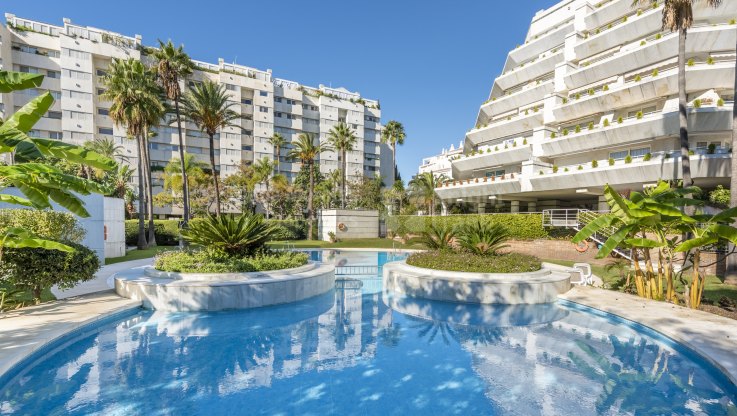 Marbella Centro, Second line beach apartment