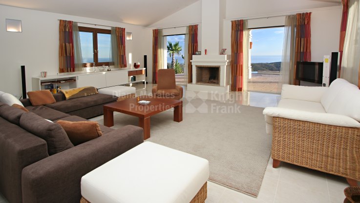 Villa in prestigious golf resort - Villa for sale in Marbella Club Golf Resort, Benahavis