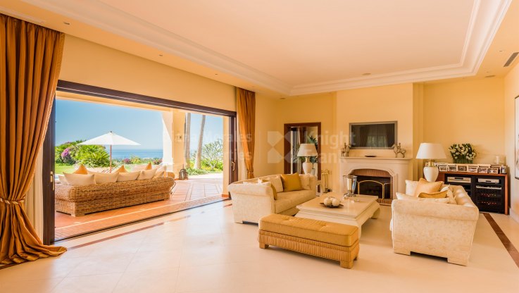 Imposing hilltop mansion - Villa for sale in Marbella Hill Club, Marbella Golden Mile