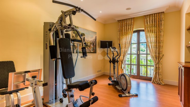Mansión en la Milla de Oro - Villa en venta en Marbella Hill Club, Marbella Milla de Oro