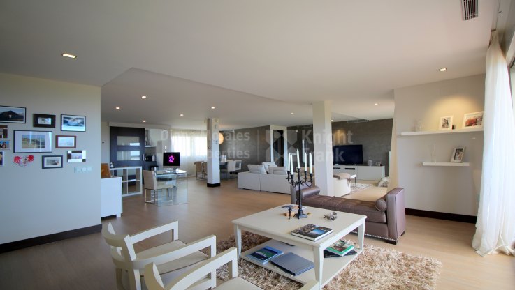 Elegantes und modernes Appartement in La Azalia - Wohnung zum Verkauf in La Reserva de Alcuzcuz, Benahavis