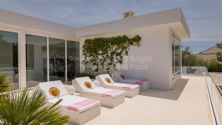Captivating refurbished villa in beachside Guadalmina - Villa for sale in Guadalmina Baja, San Pedro de Alcantara