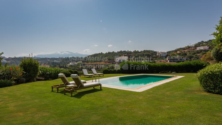Villa umgeben von Golfplätzen - Villa zum Verkauf in Marbella Club Golf Resort, Benahavis