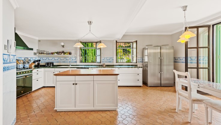 Villa umgeben von Golfplätzen - Villa zum Verkauf in Marbella Club Golf Resort, Benahavis