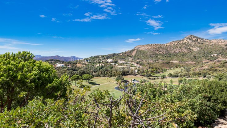 Vistas al golf en un ambiente de montaña - Villa en venta en Marbella Club Golf Resort, Benahavis