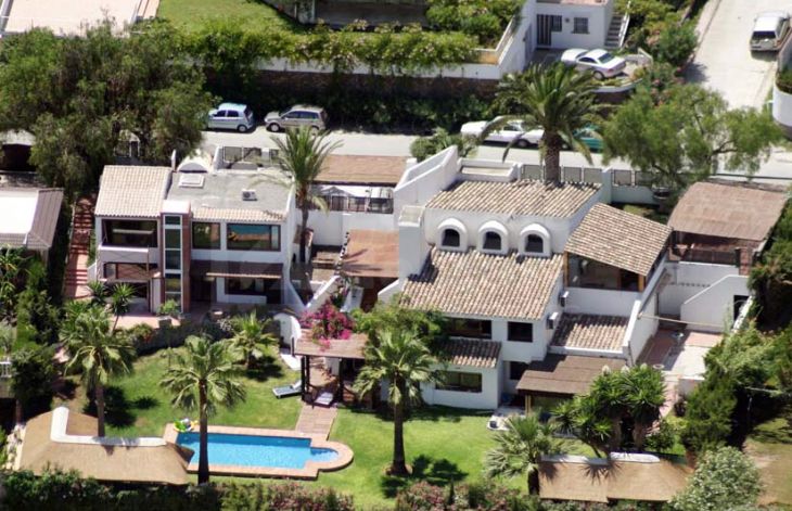 Large three-storey villa on Marbella's Golden Mile