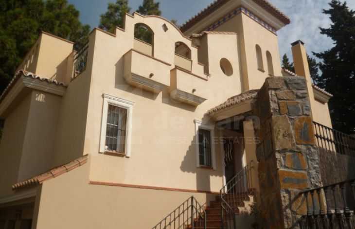 Preciosa y amplia casa de 4 plantas en el centro de Marbella