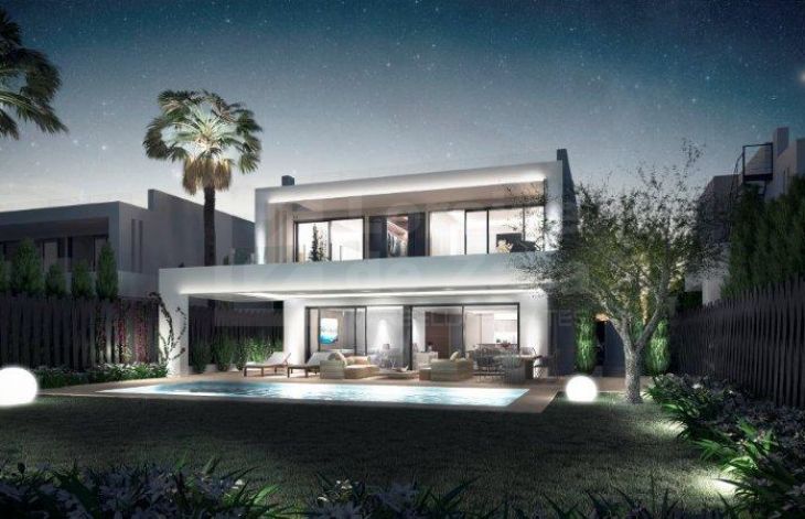 Luxurious promotion of 7 villas in Los Altos de Puente Romano, Marbella
