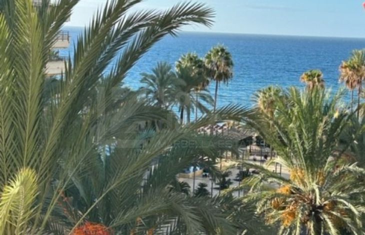 Amplio atico duplex de 5 dormitorios con vistas al mar en el mismo centro de Marbella