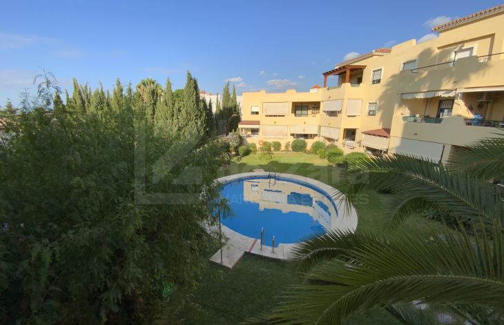 Soleado apartamento de 2 dormitorios en la zona de Bello Horizonte, Marbella Este