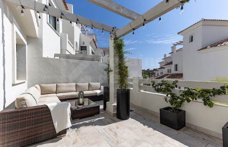 Large semi-detached house with three floors located in the Fuentenueva area, in San Pedro de Alcántara
