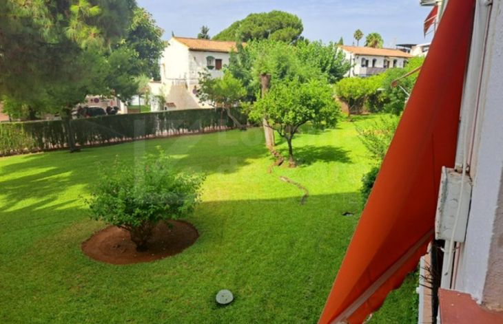 Soleado apartamento de 2 dormitorios en la zona El Mirador, Marbella