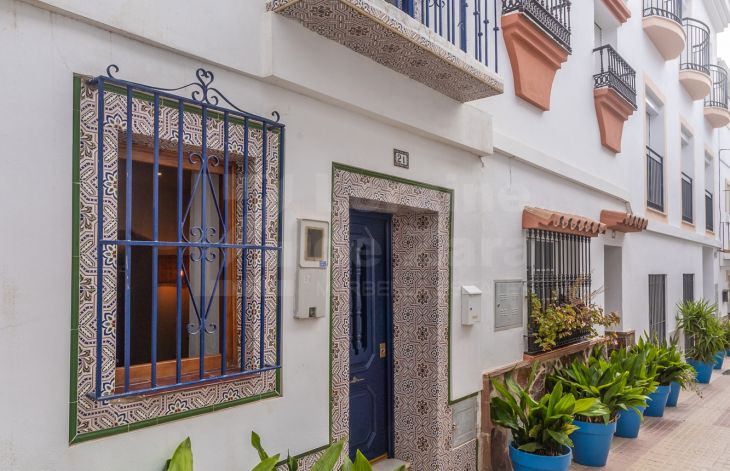 Encantadora y renovada casa adosada de 3 dormitorios en El Barrio, Marbella centro