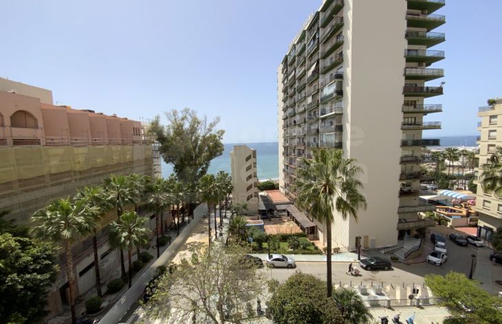 Spectacular completely renovated 2-bedroom apartment in the center of Marbella