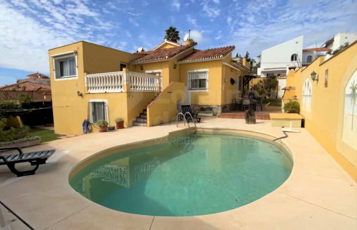 Villa de tres dormitorios en Lindasol, Marbella Este