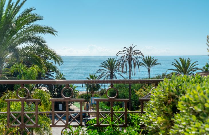 Fantastic 4-bedroom duplex penthouse in Los Monteros Playa, Marbella East