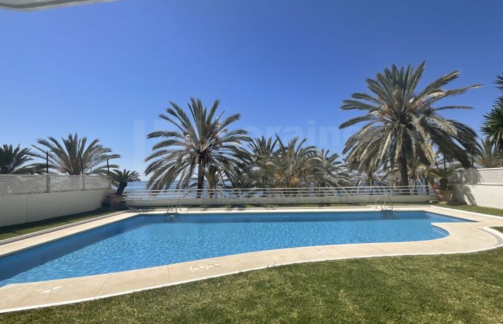 Sunny two-bedroom apartment on the beachfront in Marbella center