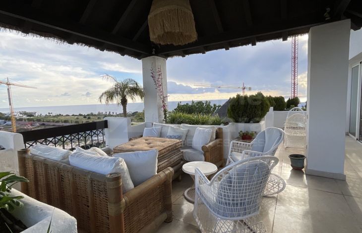 Espectacular ático de 3 dormitorios con vistas maravillosas al mar en Río Real, Marbella Este