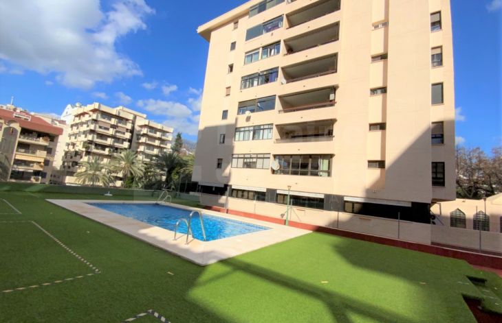Espléndido piso de 3 dormitorios con piscina en el centro de Marbella