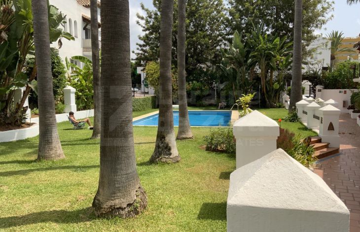 Spacious 3-bedroom townhouse in a beautiful urbanization on Marbella's Golden Mile.
